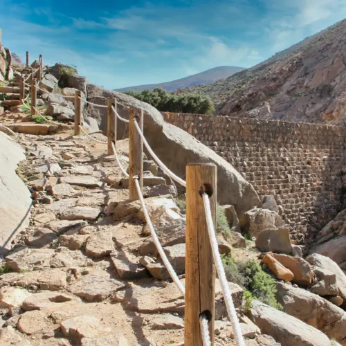 iStock-1457362389barranco penitas trail_result